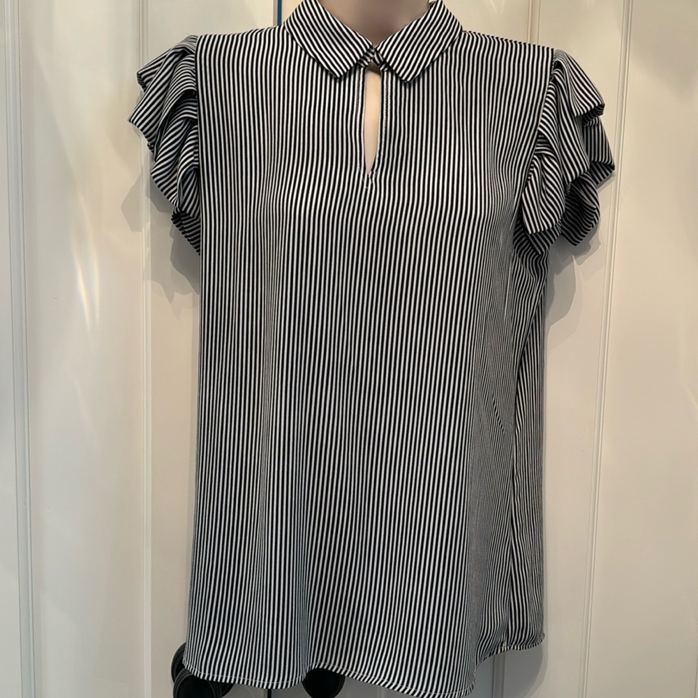 Tahari black/white blouse